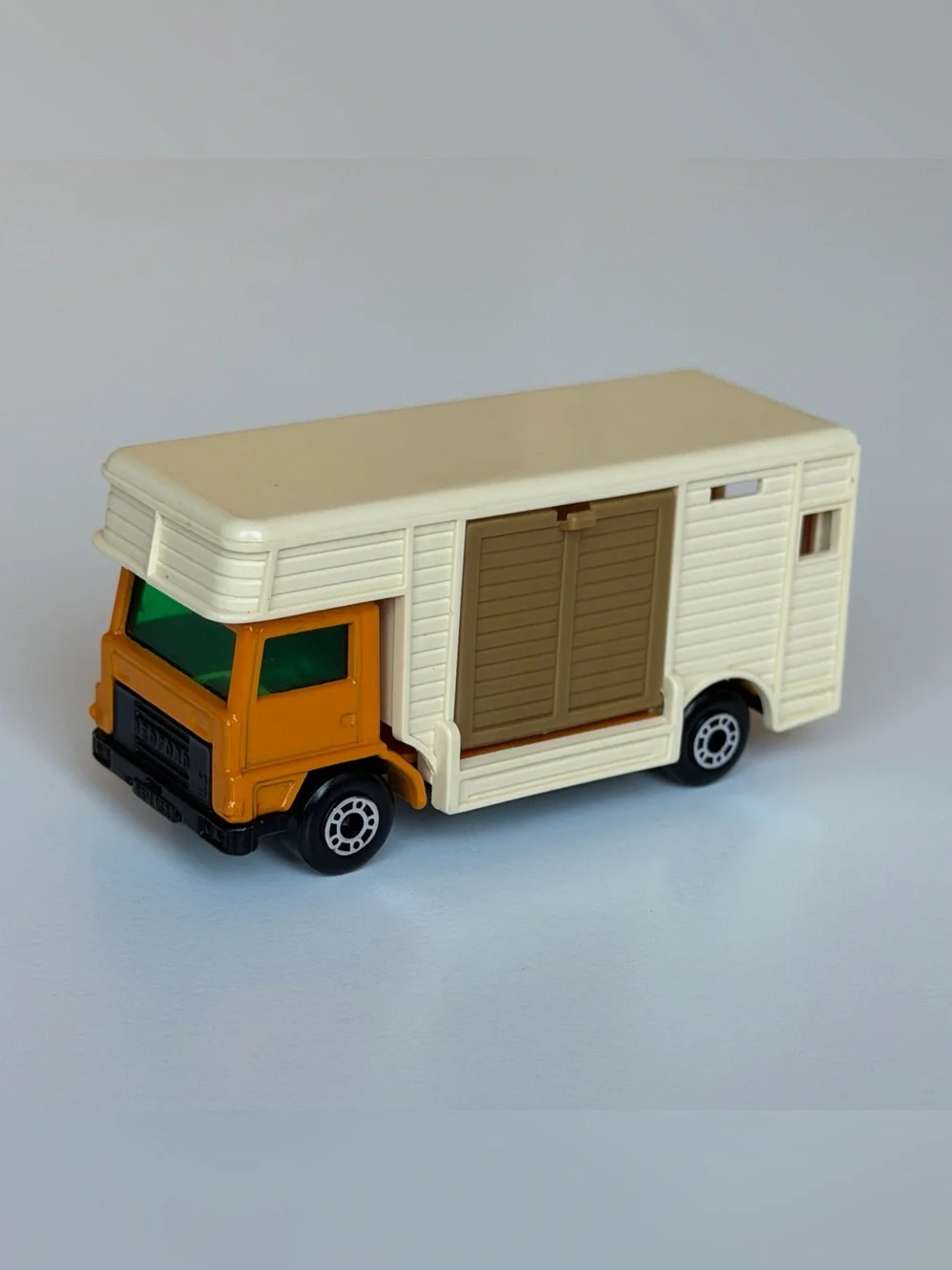 Vintage Matchbox Superfast No. 40 Horse Box 1977 Lesney w/ 2 Horses Near MINT